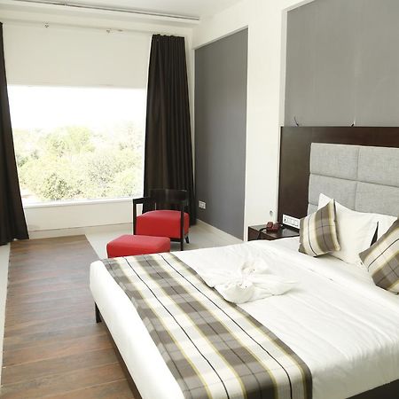 Tikamgarh Silver Estate Resort מראה חיצוני תמונה