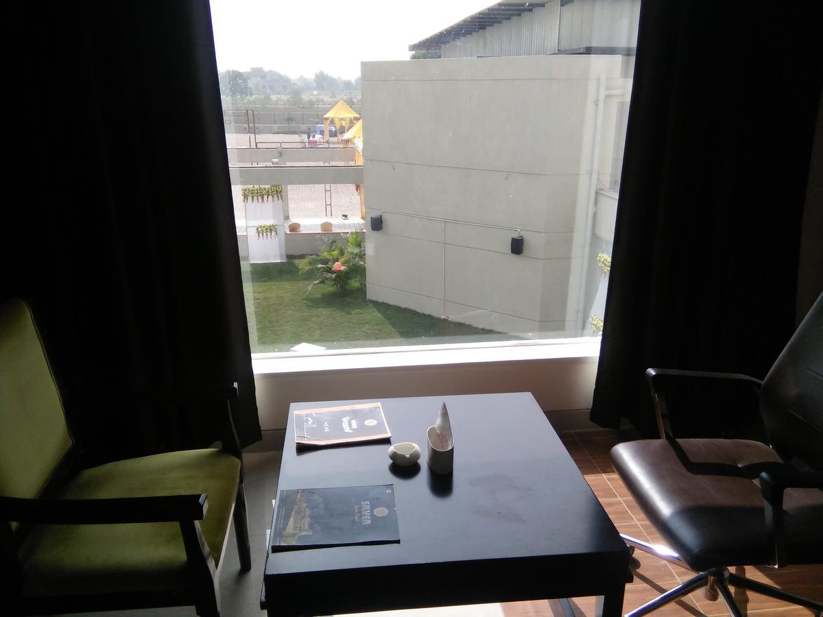 Tikamgarh Silver Estate Resort מראה חיצוני תמונה