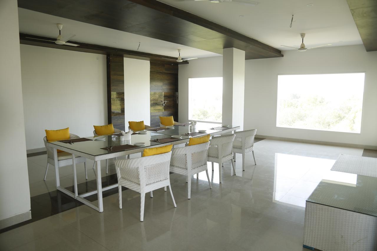 Tikamgarh Silver Estate Resort מראה חיצוני תמונה
